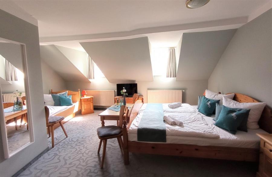 Hotel Ross Zwönitz Buitenkant foto