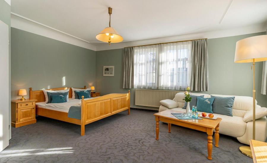 Hotel Ross Zwönitz Buitenkant foto
