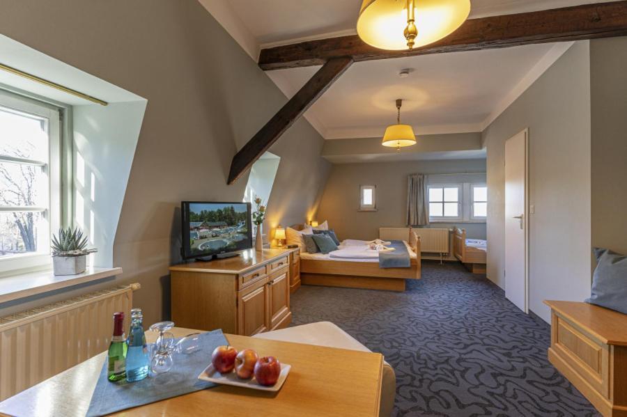 Hotel Ross Zwönitz Buitenkant foto